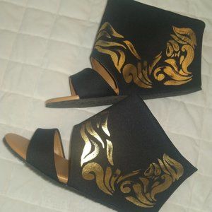 CLOVER CANYON Black and gold foil wedge sandals